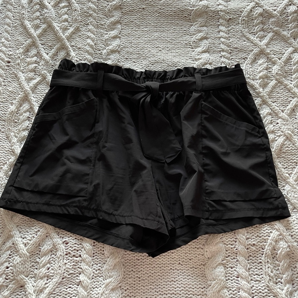 BLACK PAPER BAG WAIST SHORTS